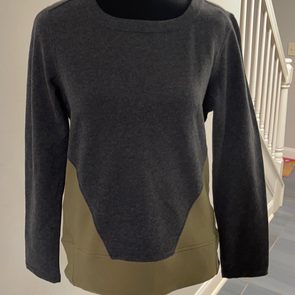 North face sweater top!